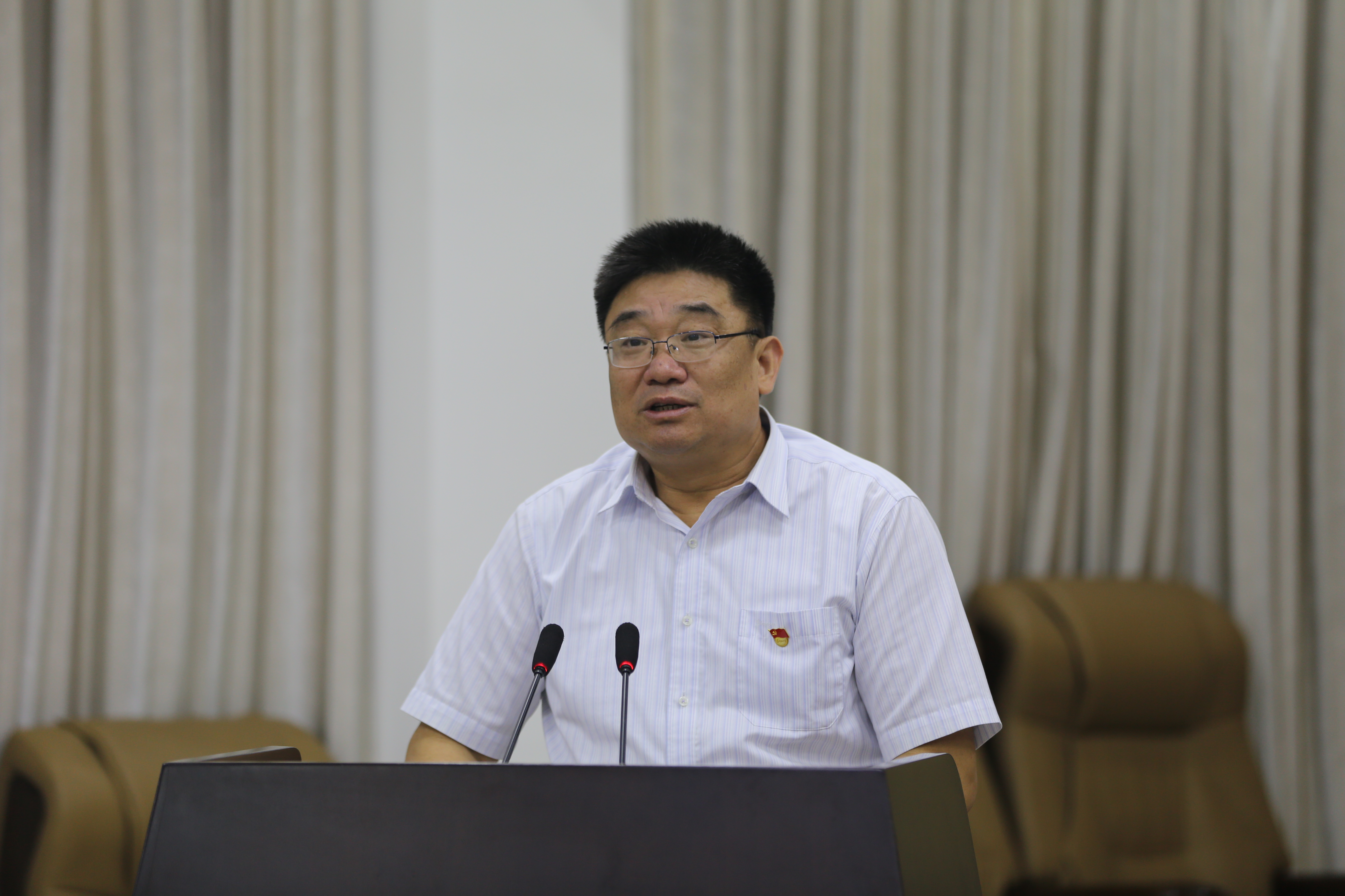 我校党委书记闫纪建在签约仪式上讲话