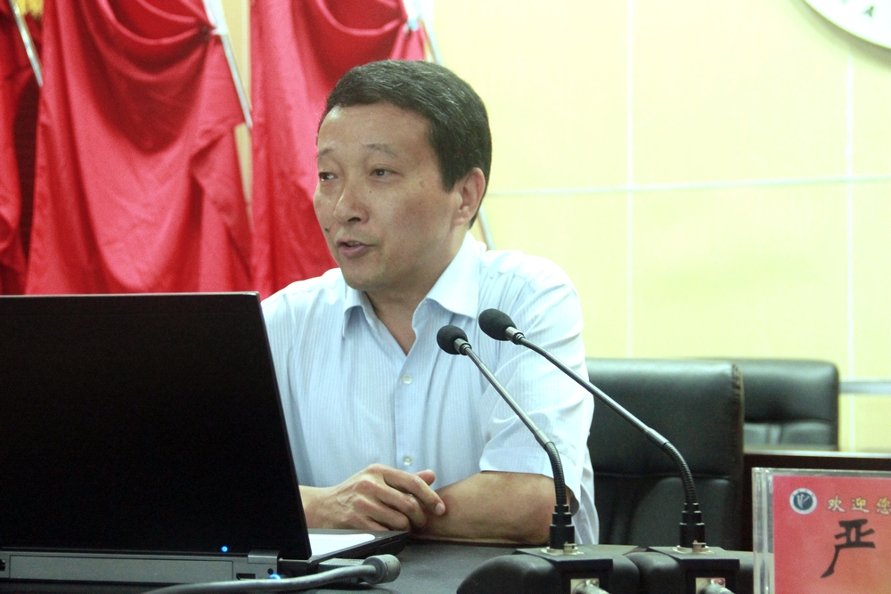 暑期干部培训班报道之三重庆科技学院严欣平院长为我校暑期干部培训班