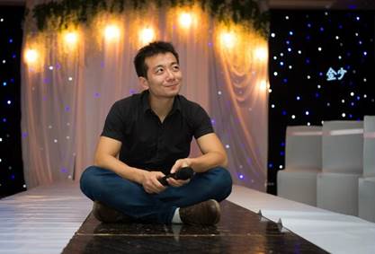 金胜利和他热爱的"舞台"转眼间,五年过去了,他早以不再是那个上台的