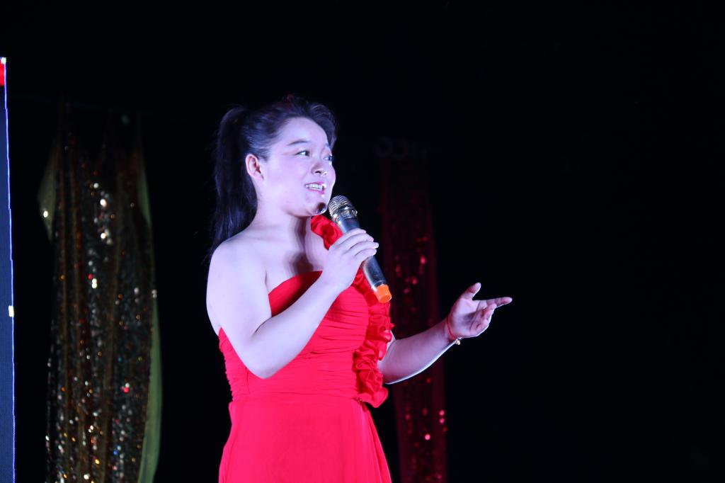 女声独唱《龙船调》