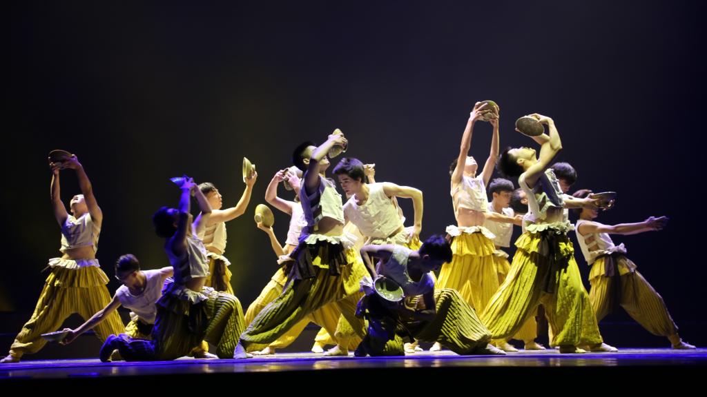 男子群舞《顶碗喝酒》