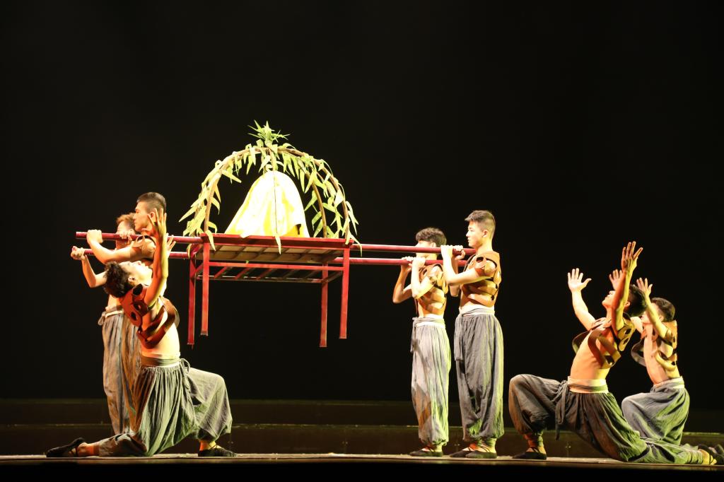 男女群舞《抬撵求雨》