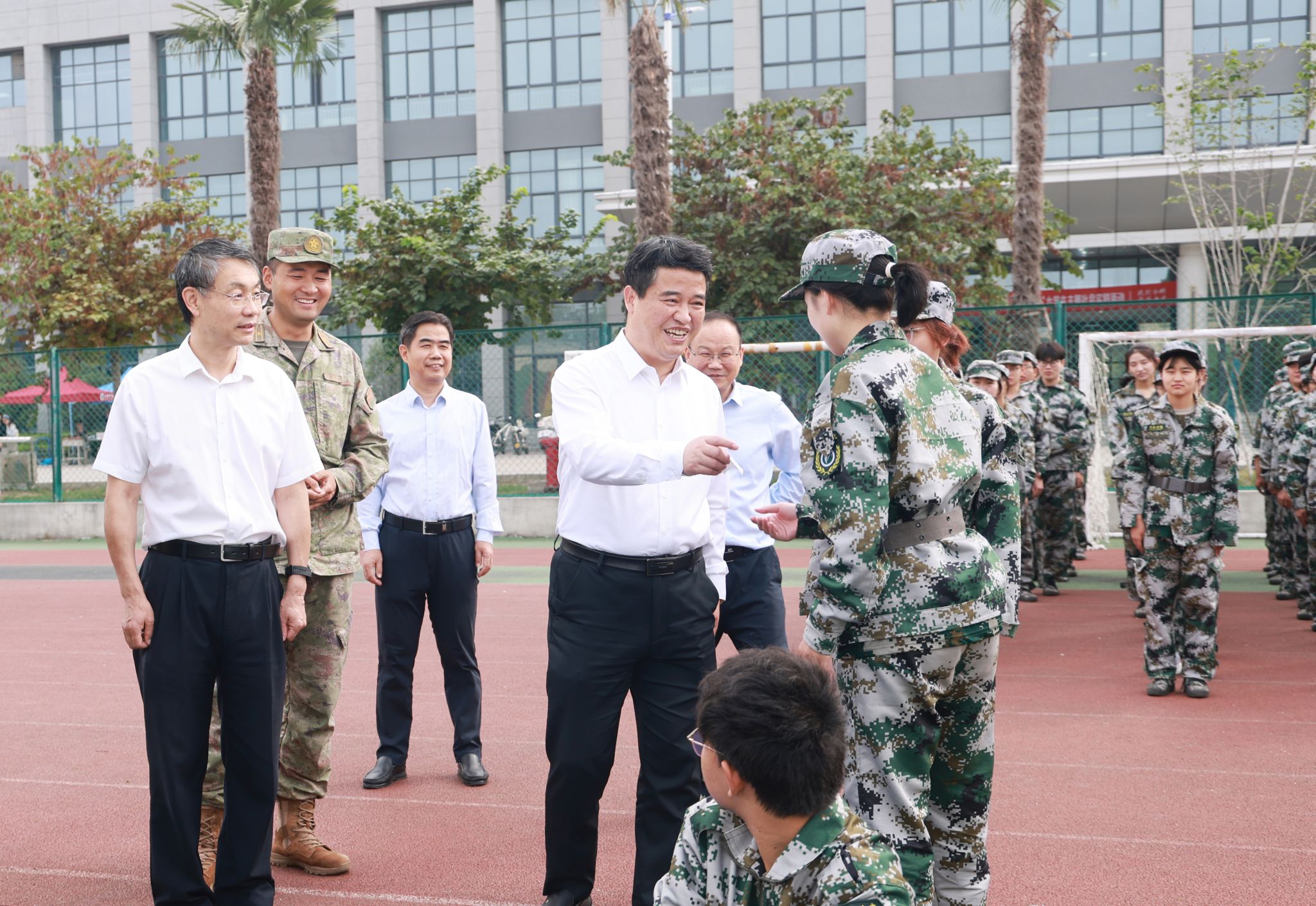 许昌学院校园一角,建筑与绿化和谐交融