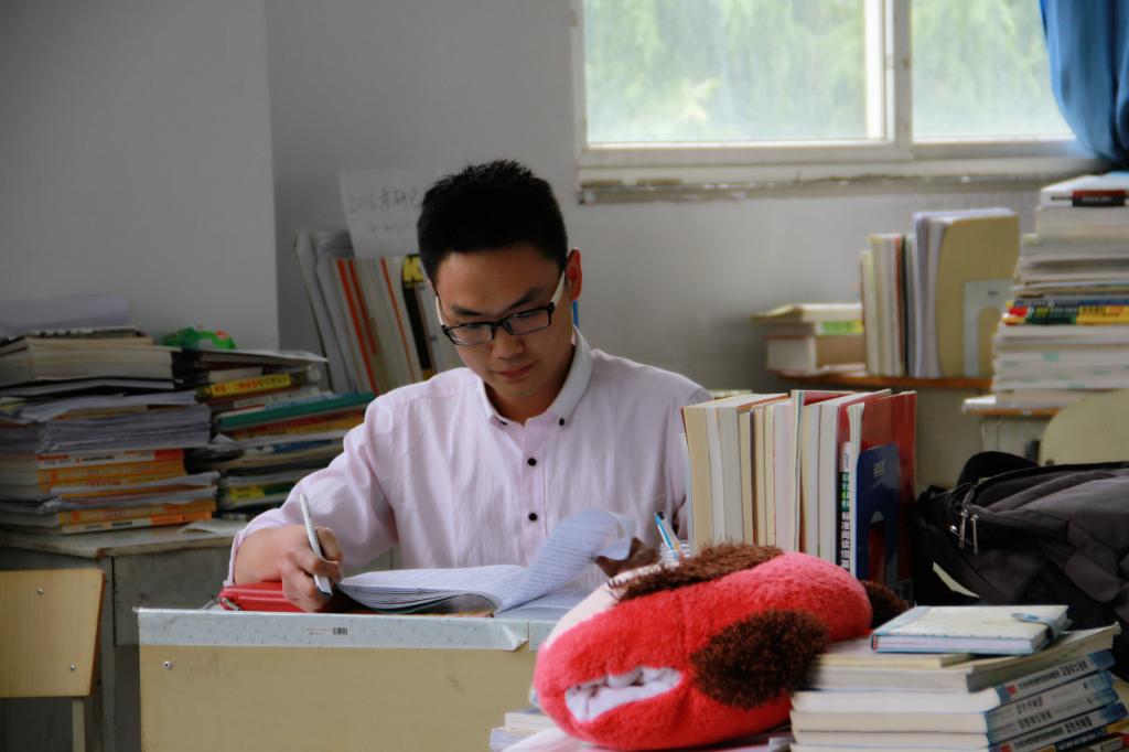 代鑫鑫在自习室备战考研