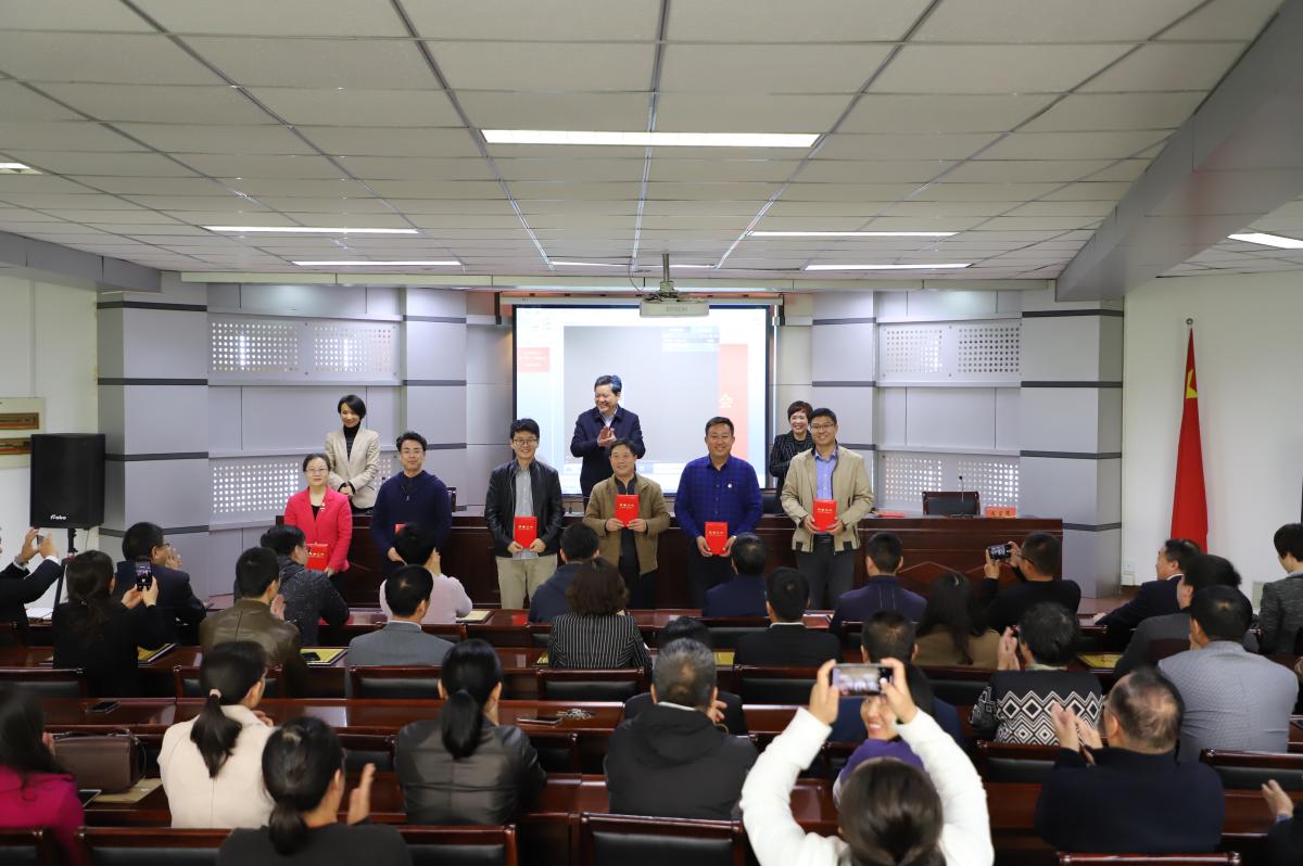 优秀工会会员代表合影