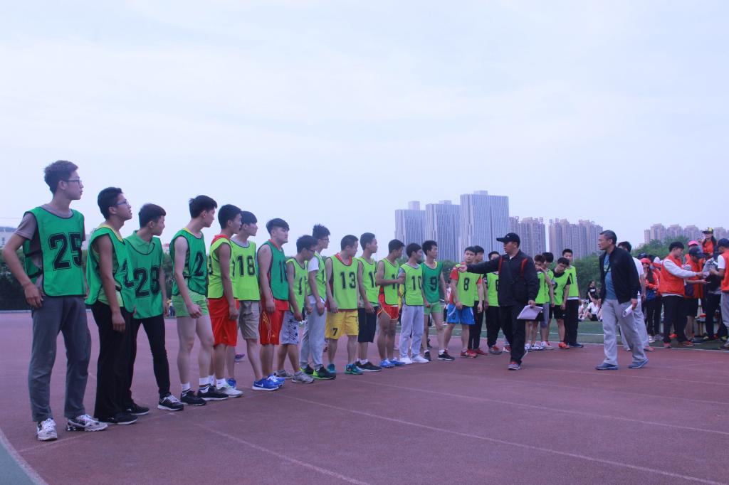 9.认真执法的裁判们