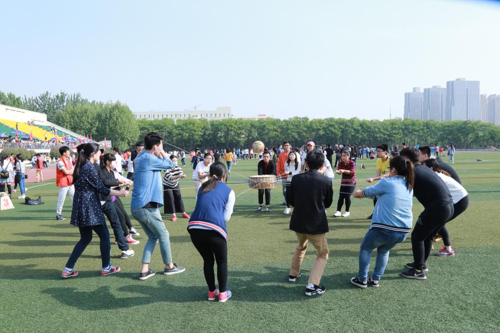 8.同心鼓里听同心